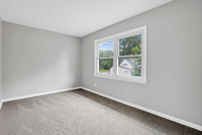 Building Photo - 869 Afton-