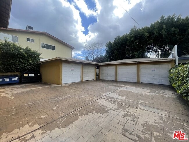 Building Photo - 14942 Dickens St