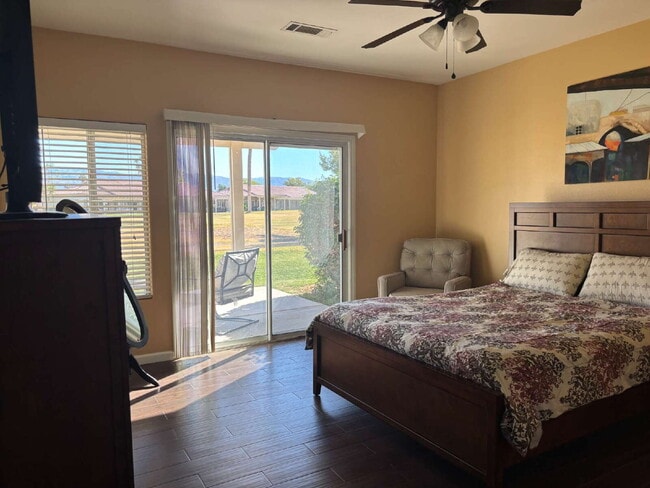 Building Photo - 2 Bedrooms / 2 Bathrooms Condo for Ren,  F...