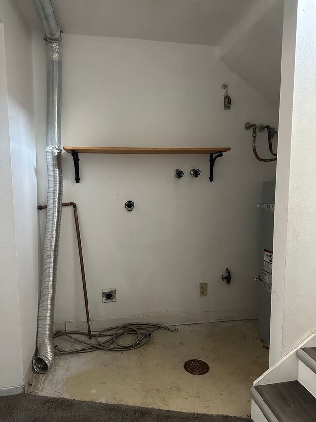 Building Photo - York Duplex