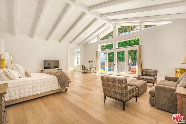 Building Photo - 9669 Oak Pass Rd