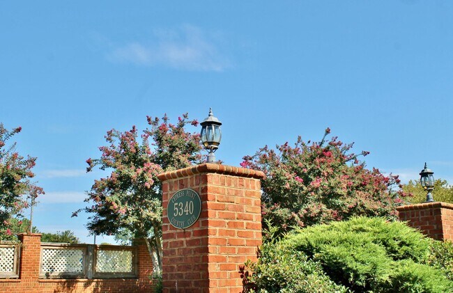 Building Photo - Golf Course Lot!! 4-Bedroom Home in Cypress Point!! Fenced Backyard & Dog Friendly!