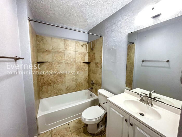 Building Photo - 915 Pyegrave Pl