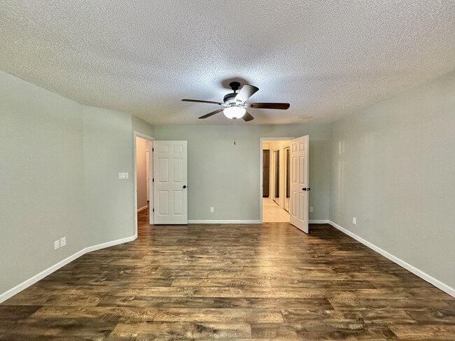 Building Photo - 310 Paoli Trce