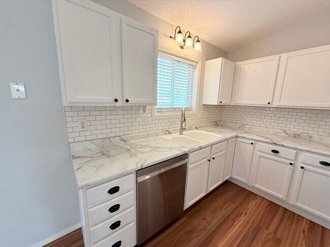 Building Photo - Spacious 4-Bedroom Home in South Fargo