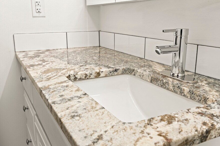 Building Photo - 5704 W Garden Springs Rd