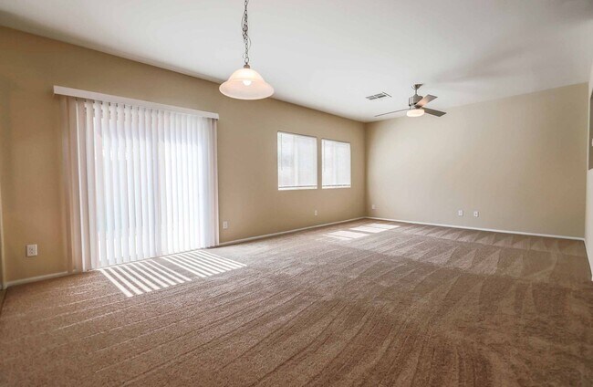 Building Photo - Charming 4 Bedroom Home in Gated Community with Community Pool & Courtyard Entry!