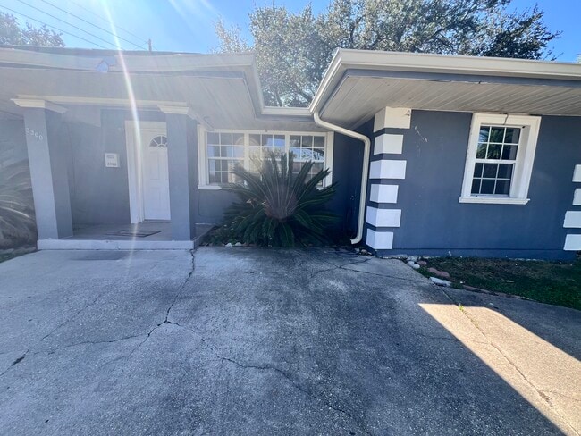 Building Photo - 3300 Bissonet Dr