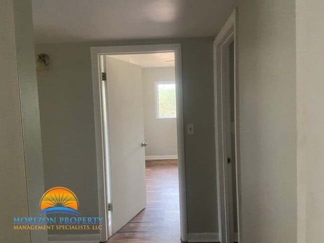 Building Photo - 3106 Acklen Dr SW