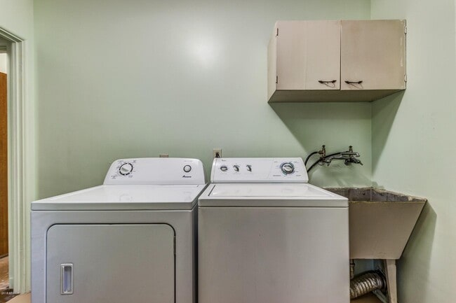 Building Photo - 1719 S El Camino Dr