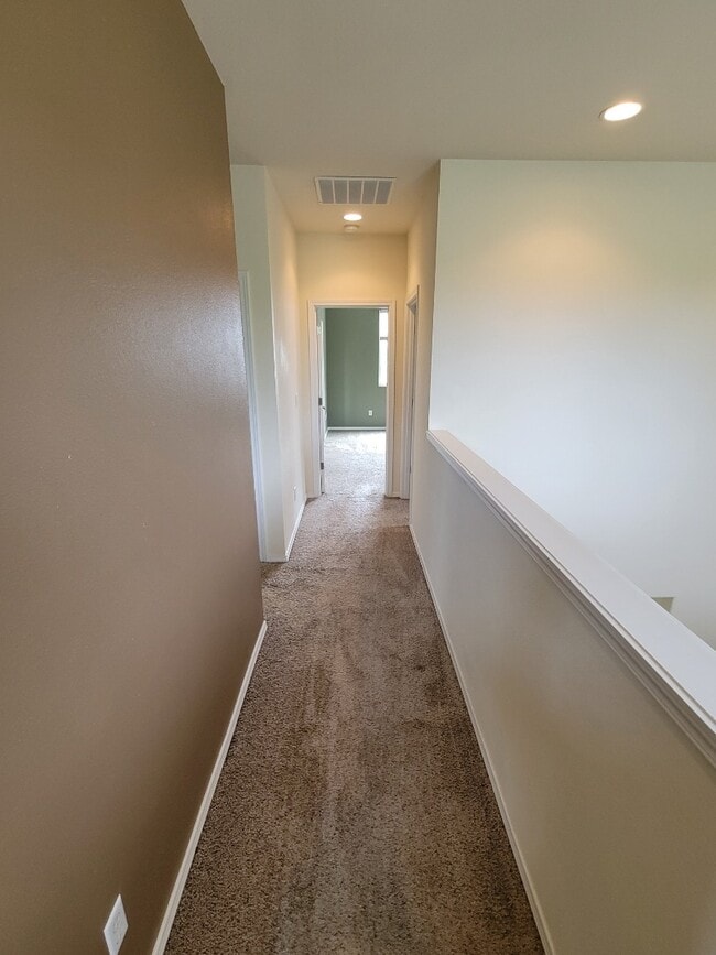 Building Photo - Spacious & Stylish 3-Bedroom Home in a Desirable Neighborhood!