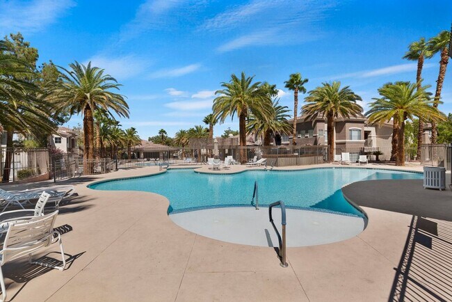 Building Photo - *VERY NICE CONDO IN GATED COMMUNITY !