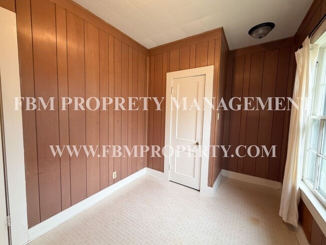 Building Photo - 205 W Gilmer St