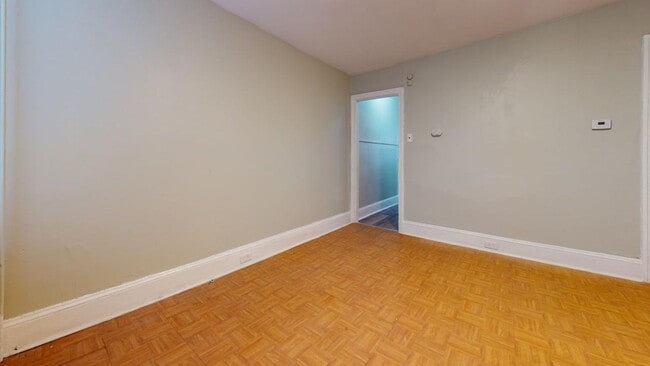 Building Photo - Contemporary 2 Bedroom Townhome w/ Updated Kitchen & Washer/dryer