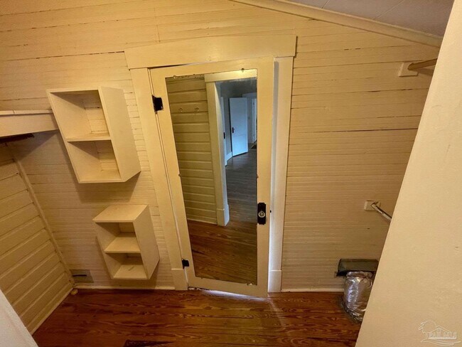 Building Photo - 1310 E Strong St