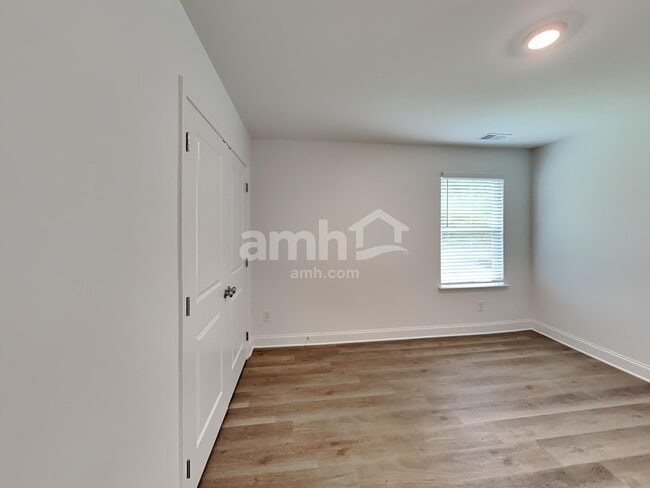 Building Photo - 1059 Highland Walk