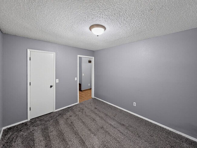 Building Photo - 11 Malvern Ln