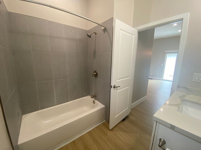 Building Photo - 4252 Cleveland Ave