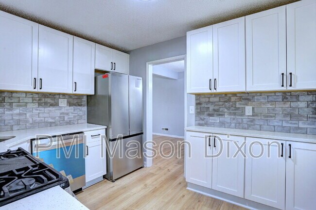Building Photo - 8523 Fieldway Dr