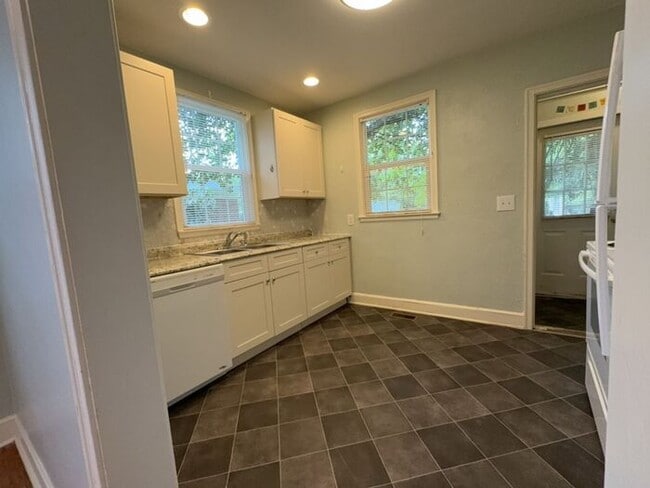 Building Photo - 2944 Hope Ave