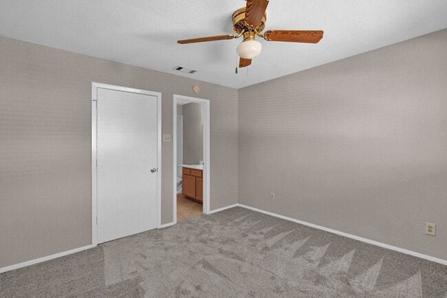 Building Photo - 7640 Kings Ridge Rd