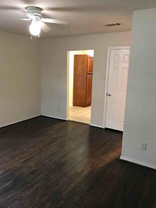 Building Photo - Beautiful 3 Bedroom in Garland!