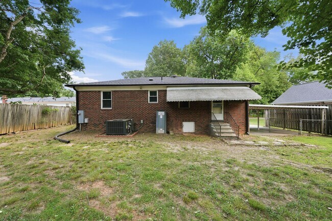 Building Photo - Beautifully Updated 3BR Home in an Established Burlington Neighborhood