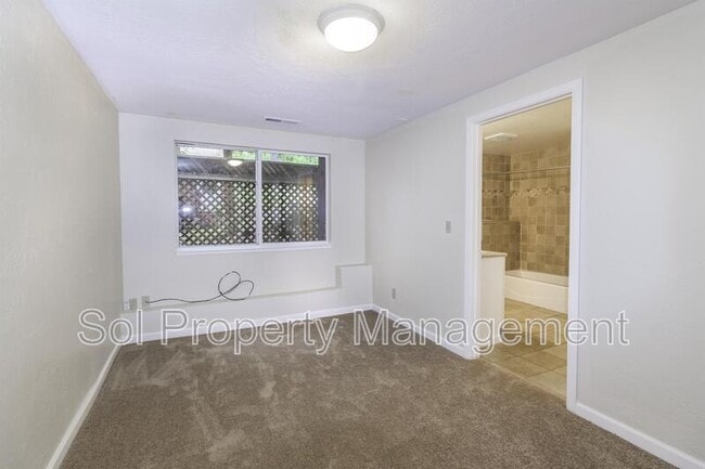 Building Photo - 153 Pine Ave