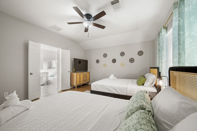 Building Photo - 22211 Bellow Glen Dr