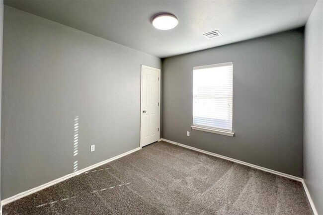 Building Photo - 7802 Bennie Terrace