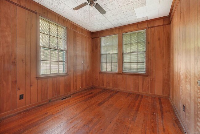 Building Photo - 2308 Cherokee Dr