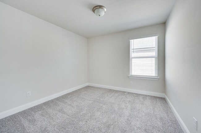 Building Photo - Awesome energy-efficient 4BE/2.5BA home in...