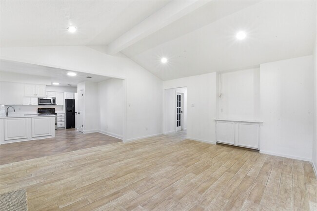 Building Photo - 16318 Cypress Point Dr