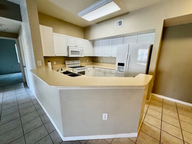 Building Photo - 3 bedroom 2 bathroom Condo in the Gardens at Beachwalk