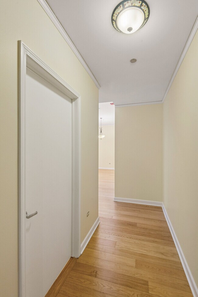 Building Photo - 201 N Westshore Dr