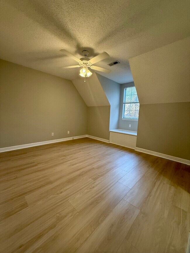 Building Photo - 27 Montford Ct