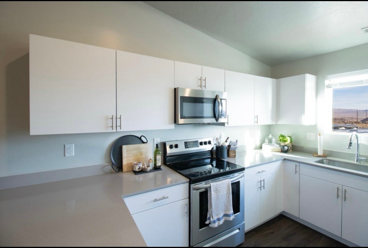 Building Photo - 128 N Lone Rock Dr