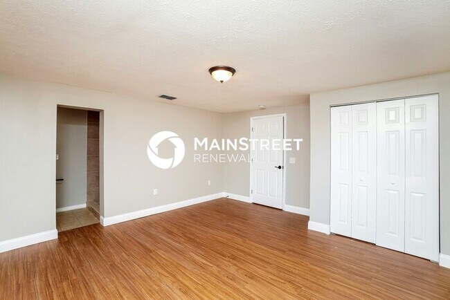 Building Photo - 3 Bedroom Pet-Friendly Home in Port Richey, FL with Main Street Renewal