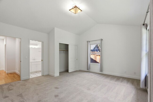 Building Photo - Gorgeous 5-Bedroom Los Gatos Home