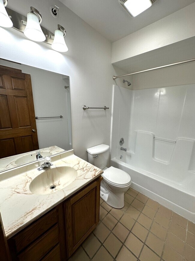 Building Photo - 730 N Seminary Ave