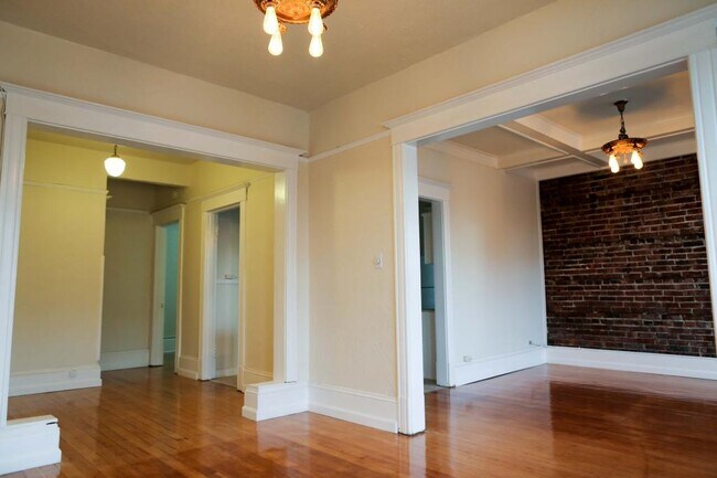 Building Photo - Paramount Apartments - 1 bedroom