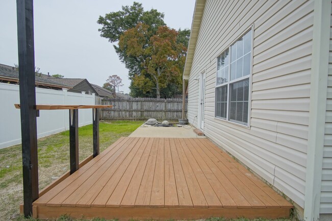 Building Photo - 3 / 2 cottage home in NE Pensacola with a ...