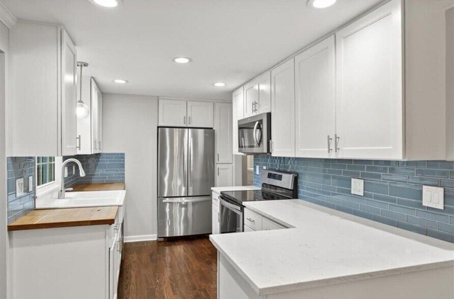 Building Photo - 3306 W 71st Ter