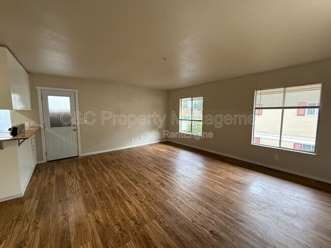 Building Photo - 300 Stony Point Rd