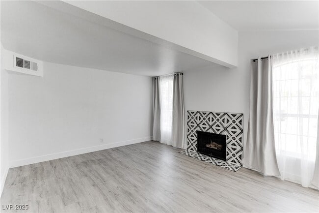 Building Photo - 2819 Briar Knoll Dr