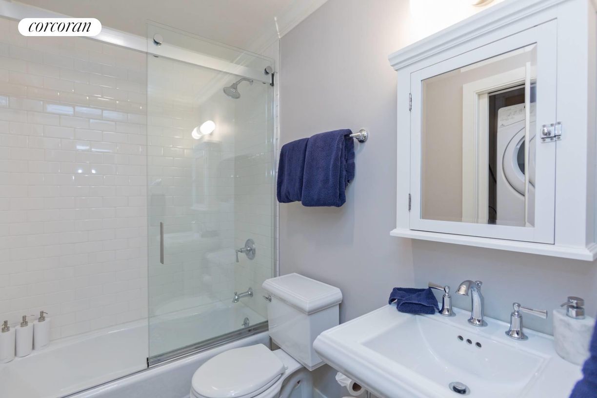 Building Photo - 348 Division St