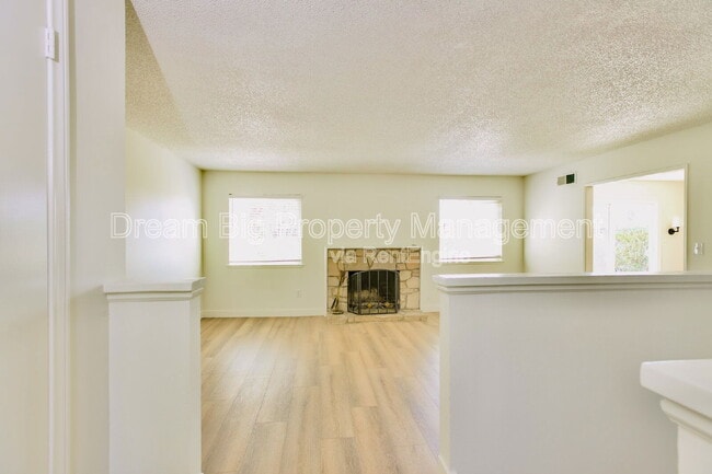 Building Photo - 5155 Harriett Cir