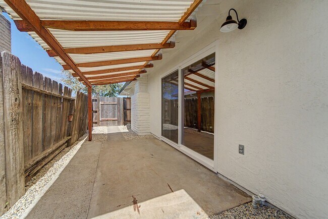Building Photo - 1142 Nadene Dr