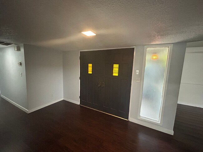 Building Photo - 617 N Stine Rd