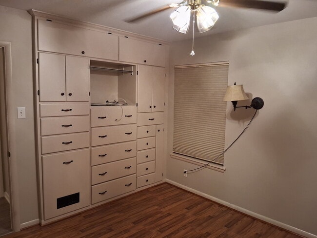 Building Photo - 4606 Begonia St